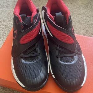 New Nike Team Hustle D11 (GS) Black University Red White Size 6y